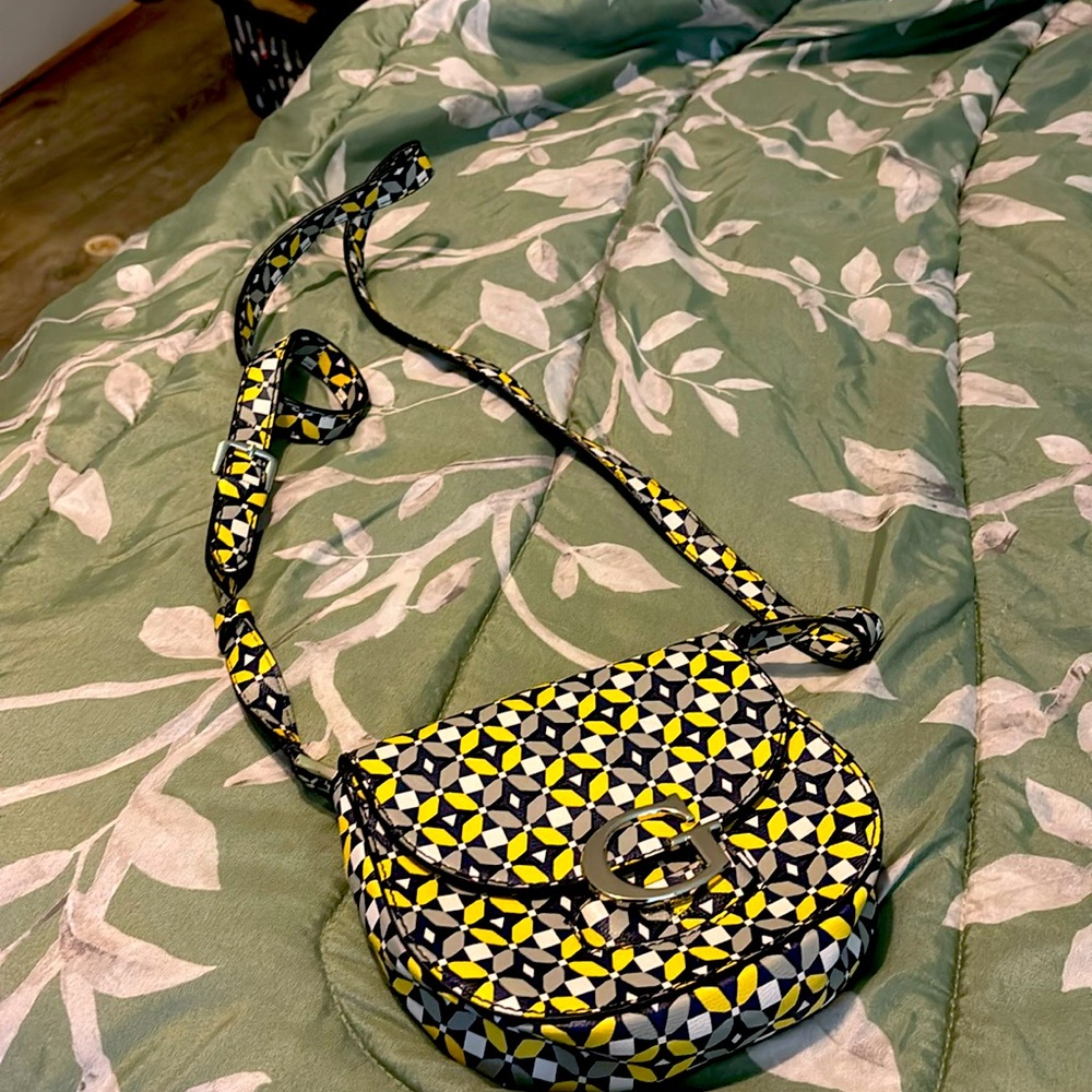 New without tag Guess purse.